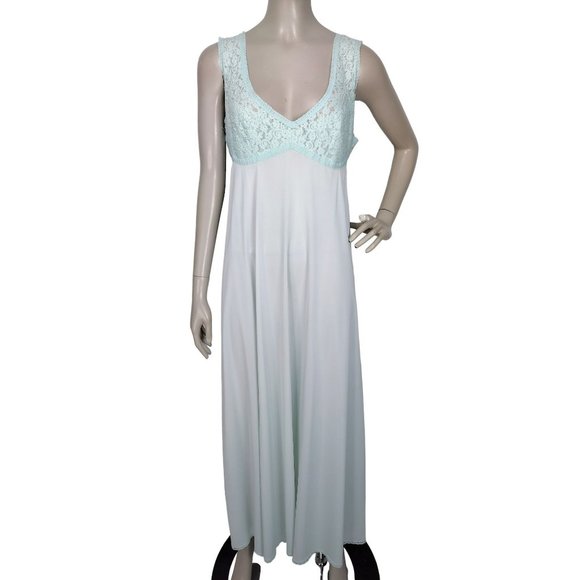 Vintage 70s Vanity Fair Powder Blue Lace Bust/Back Nylon Long Nightgown … - Picture 3 of 9